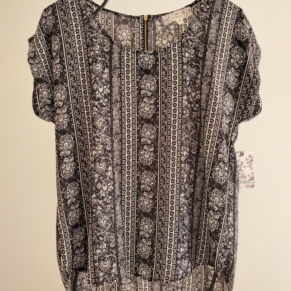 Pink Republic * Short sleeve B&W top